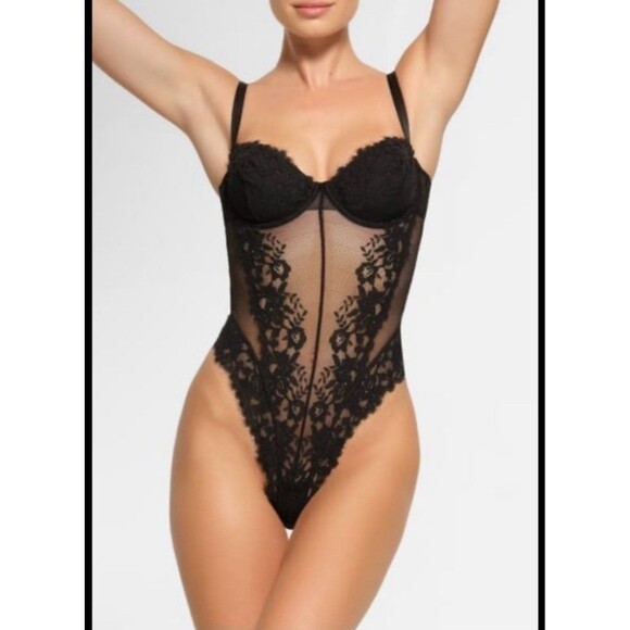 NWT SKIMS FEMME LACE BALCONETTE BODYSUIT SIZE XS - Picture 2 of 3
